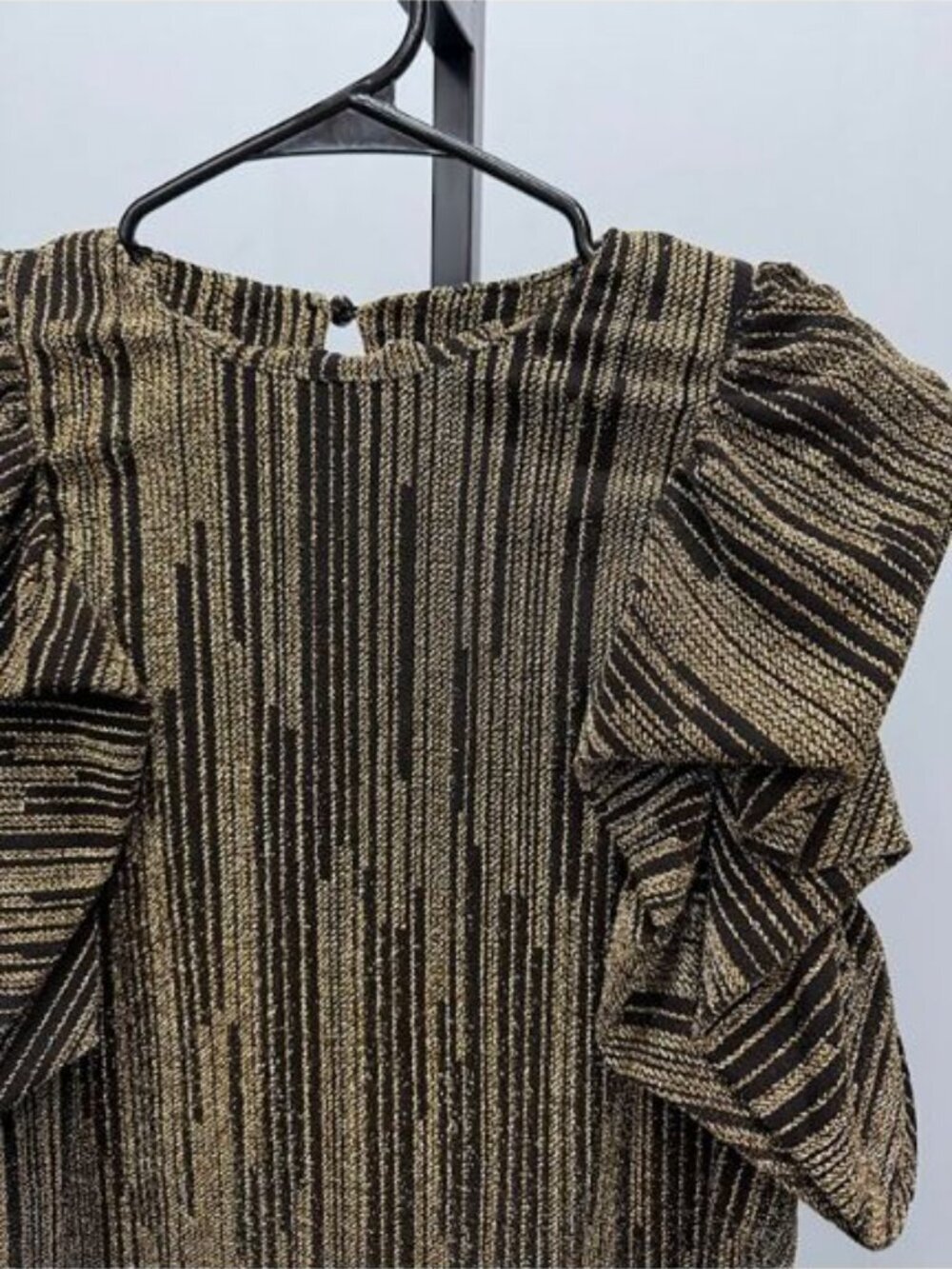 THML Ruffle Puff Sleeve Metallic Top - Picture 3 of 6